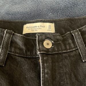 Abercrombie & Fitch Charcoal 90’s Relaxed High Rise Jeans Size 30/10 short